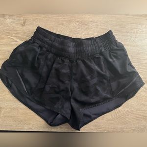 Lululemon camo 2.5 inch Hotty Hot shorts